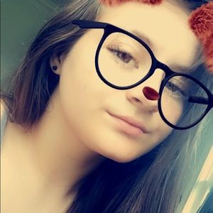 Meet your Posher, Caitlin